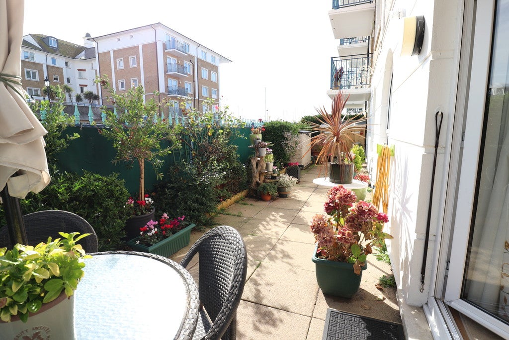 Flat The Strand in Roedean