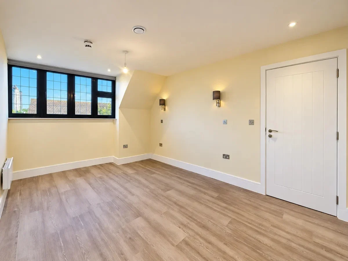 Flat Carlyle Road in Greater London