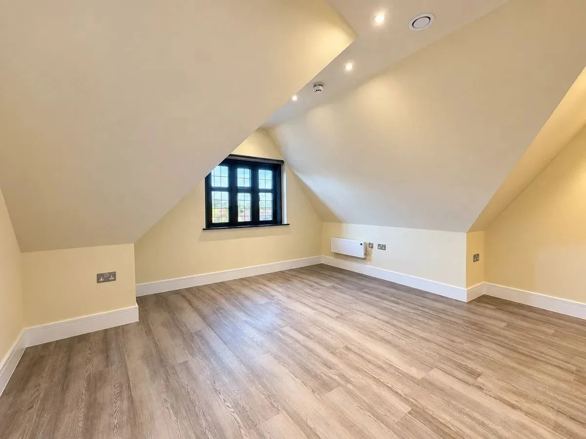 Flat Carlyle Road in Greater London