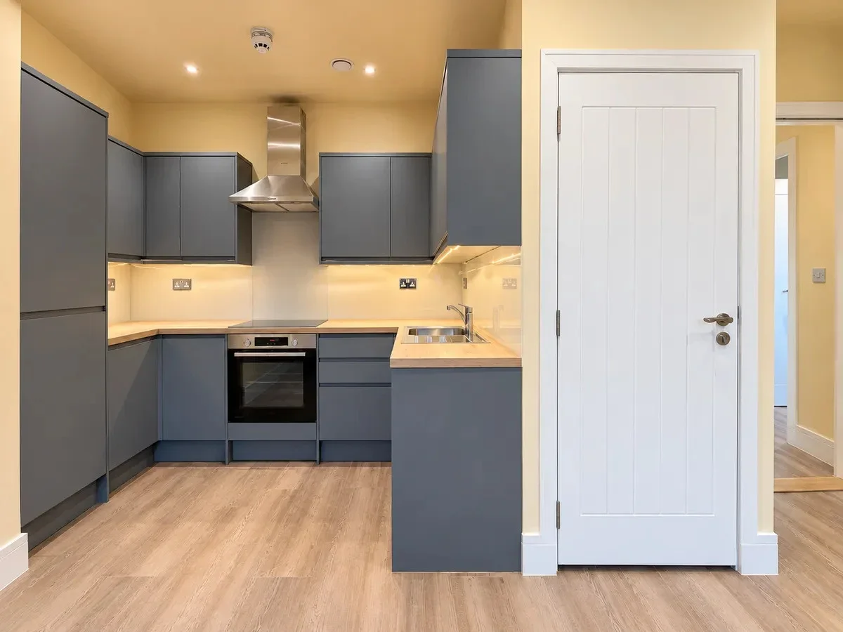 Flat Carlyle Road in Greater London