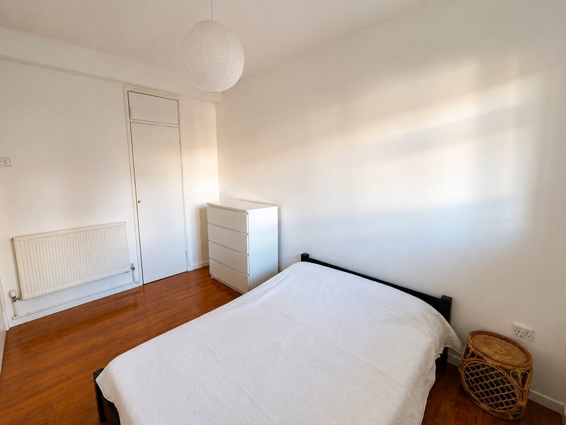 Flat Sewardstone Road in Greater London