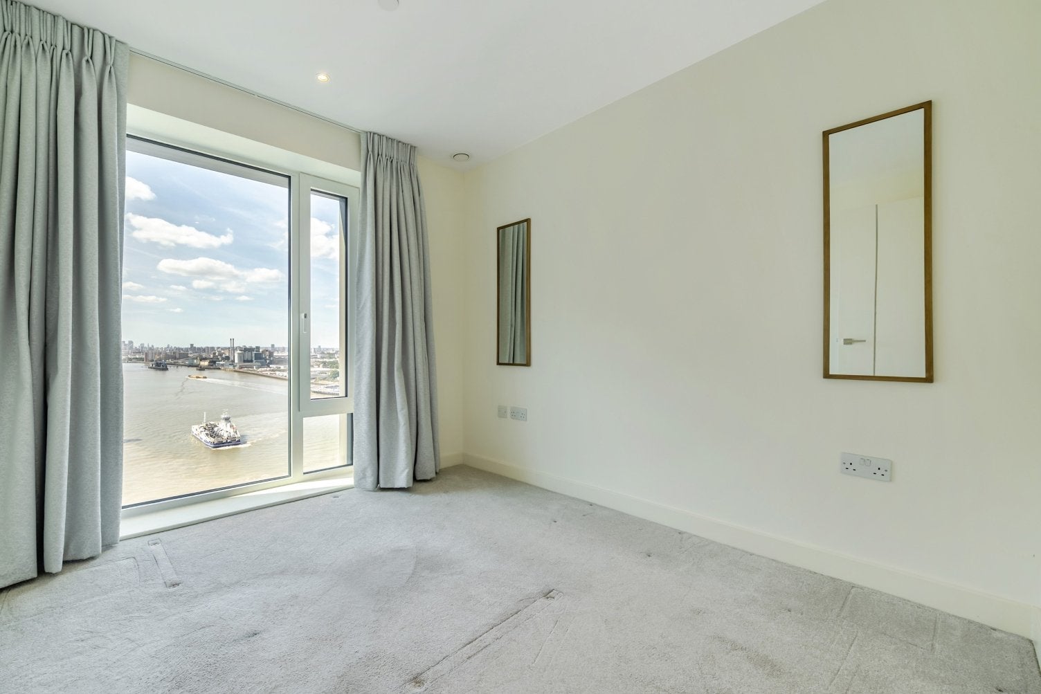 Flat Duke of Wellington Avenue in Greater London
