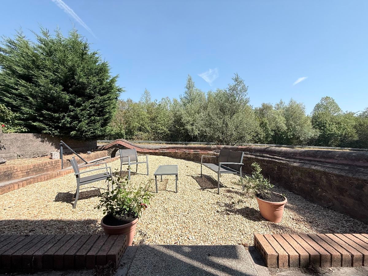 Flat Prince Edward Crescent in Ebbw Vale