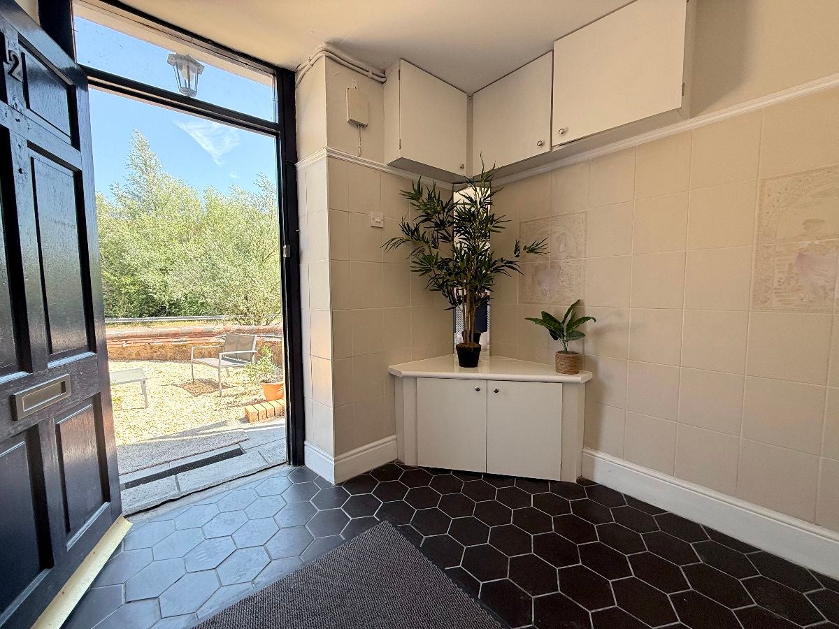 Flat Prince Edward Crescent in Ebbw Vale