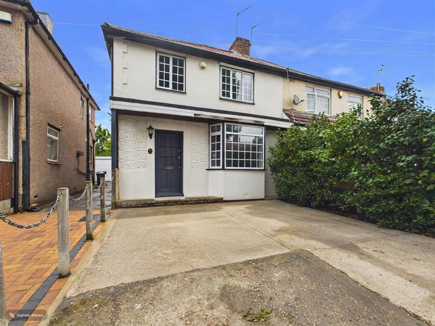 House Halsbury Road East in Greater London