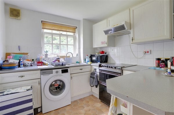 Flat Leigh Hunt Drive in Greater London
