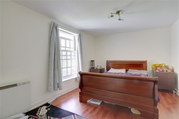Flat Leigh Hunt Drive in Greater London