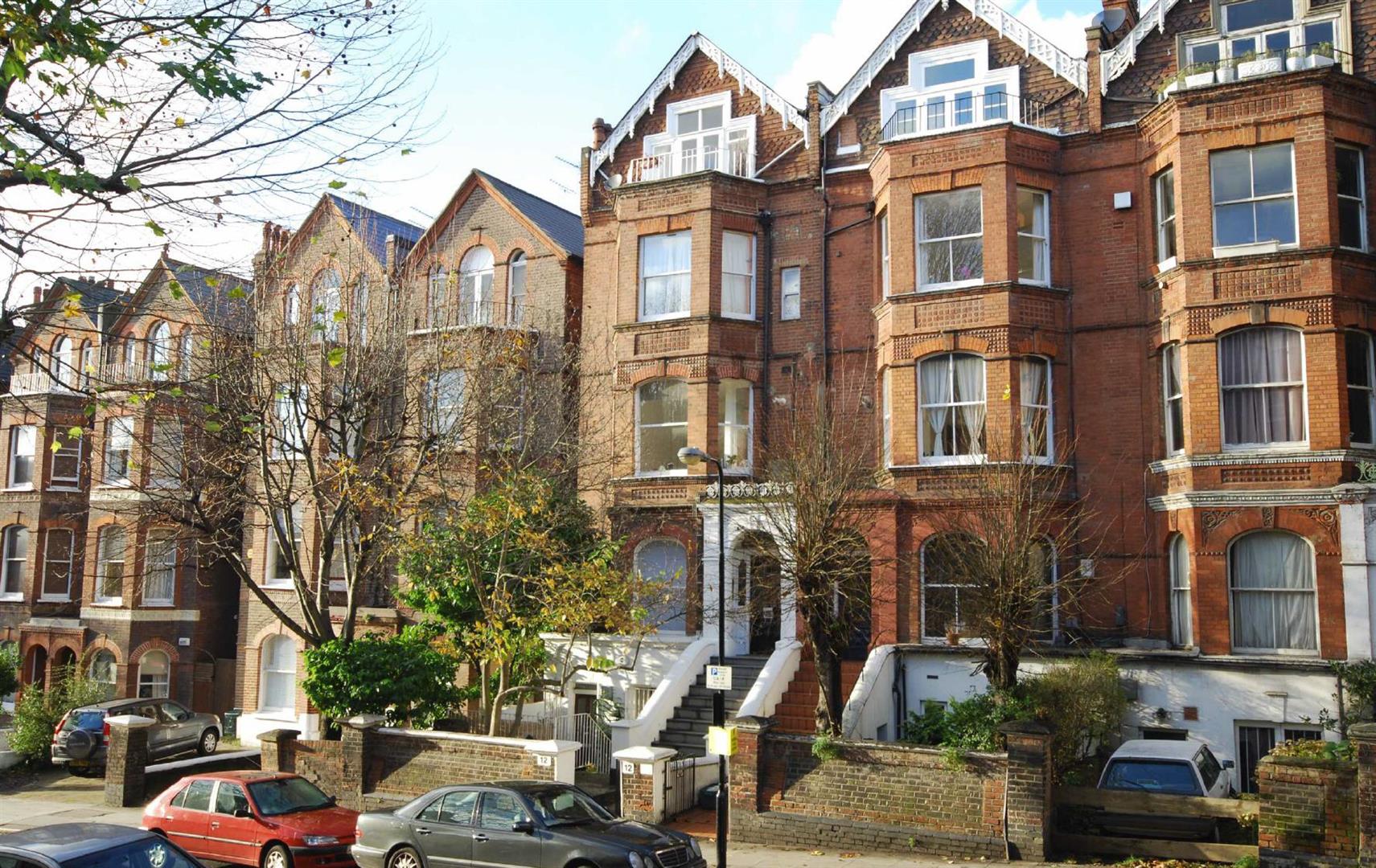 Flat Greencroft Gardens in Greater London
