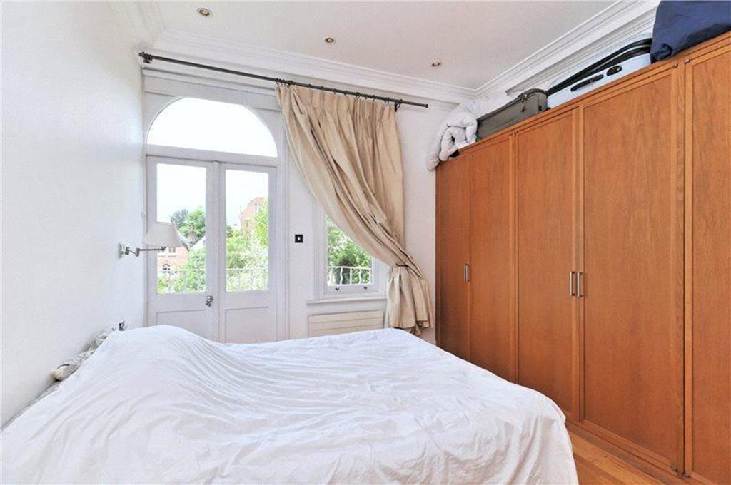 Flat Greencroft Gardens in Greater London