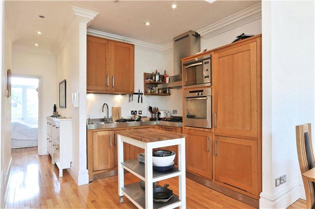 Flat Greencroft Gardens in Greater London