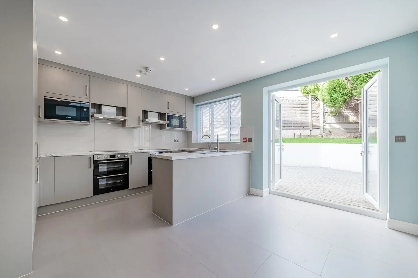Room Coombe Walk in Greater London