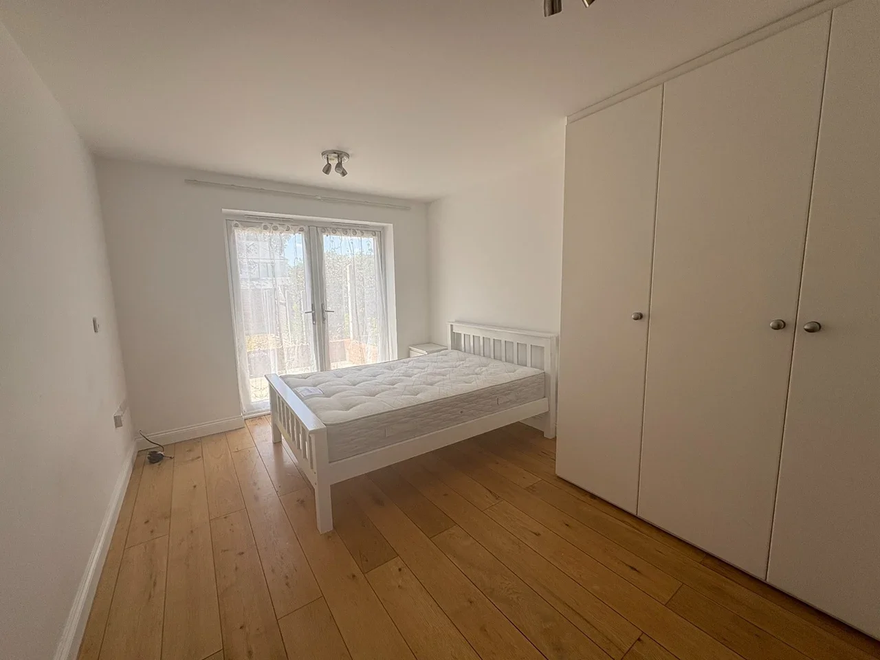Room Fernbrook Drive in Greater London