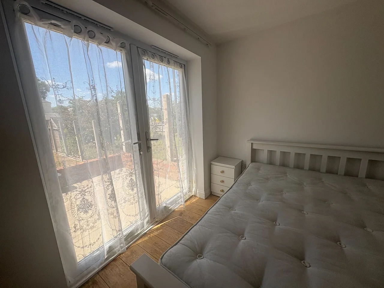 Room Fernbrook Drive in Greater London