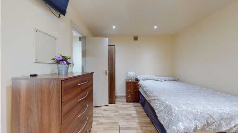 Flat Ash Grove in Greater London