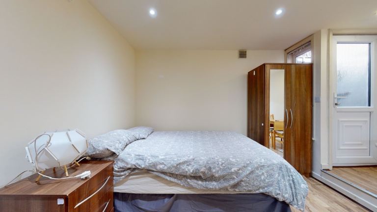 Flat Ash Grove in Greater London