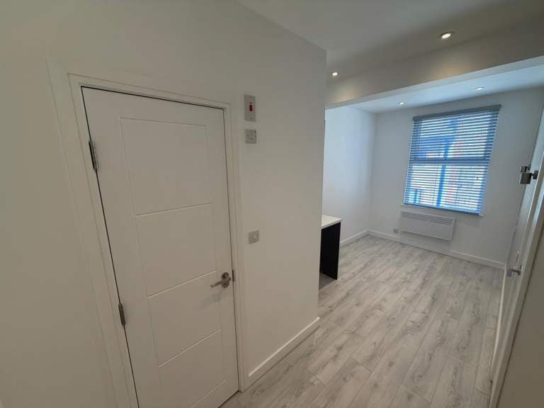 Flat Clarence Road in Greater London