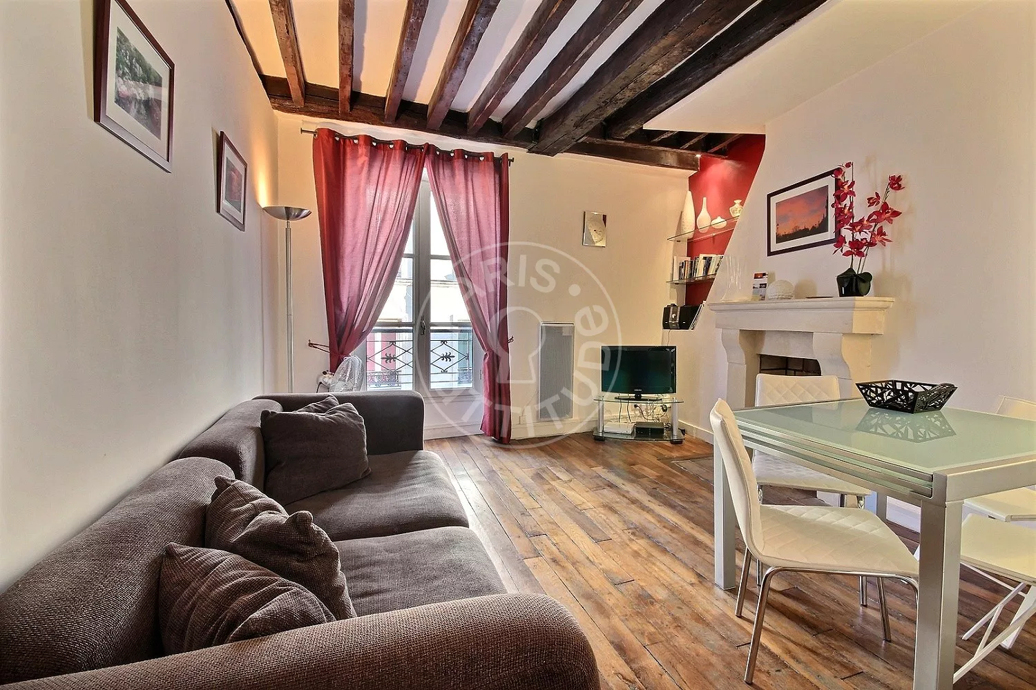 Appartement Rue des Écouffes à Paris
