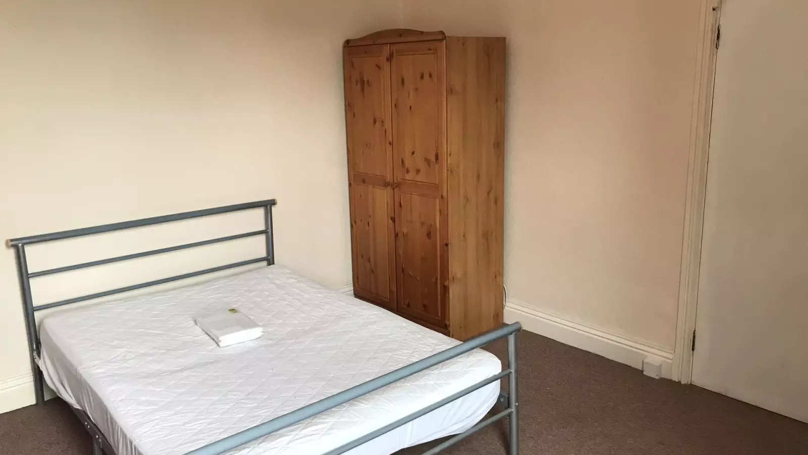 Flat Herbert Road in Nottingham
