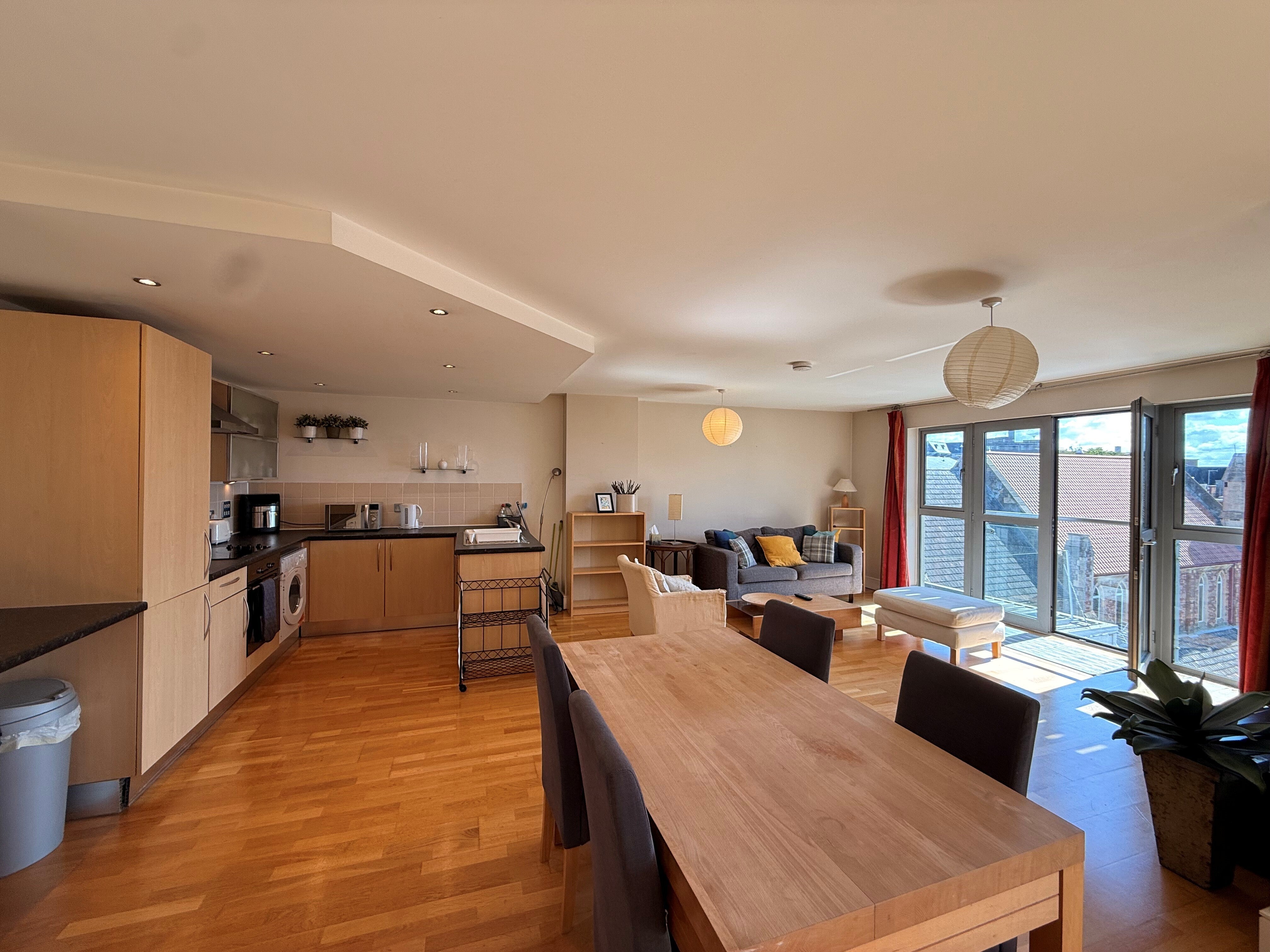 Flat Elmdale Road in Bristol