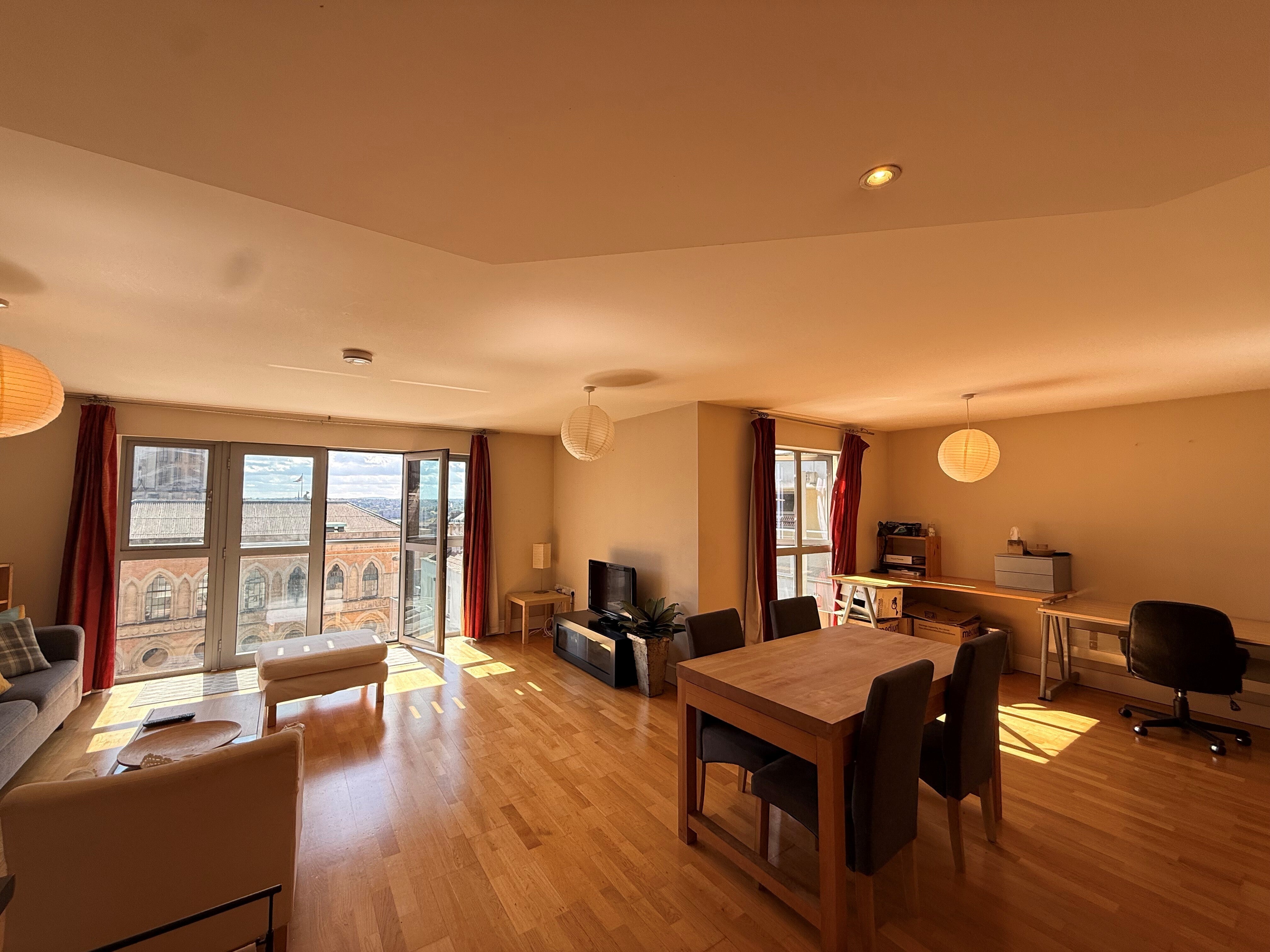 Flat Elmdale Road in Bristol