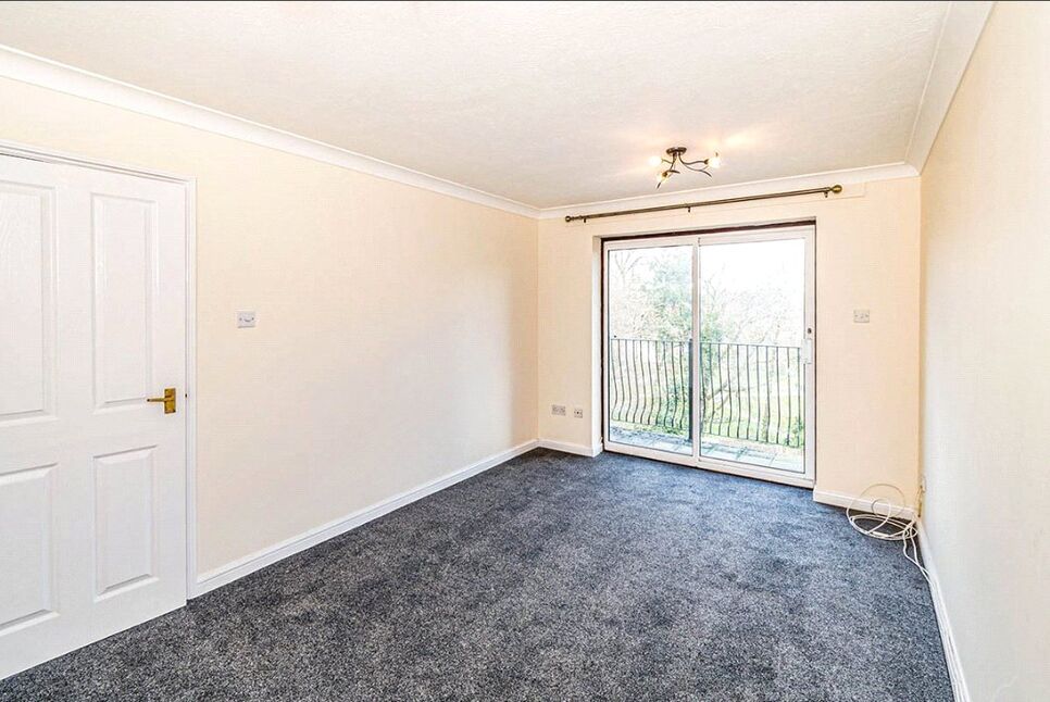 Flat Paynes Road in Southampton