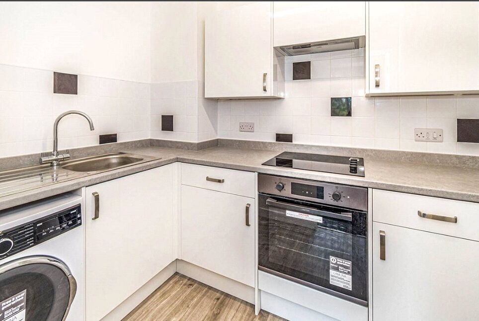 Flat Paynes Road in Southampton