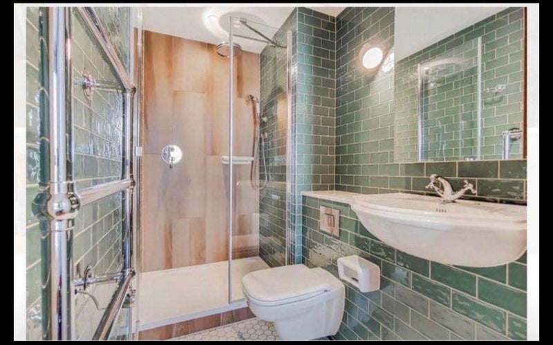 Room Atlantic Crescent in Greater London
