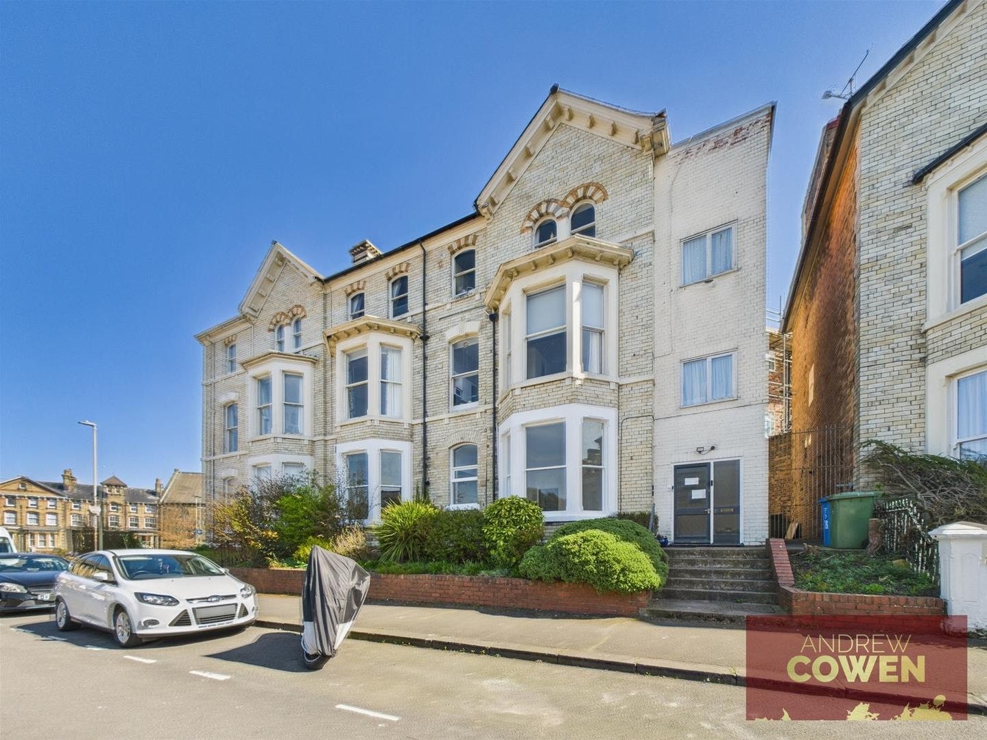 Flat Grosvenor Crescent in Scarborough