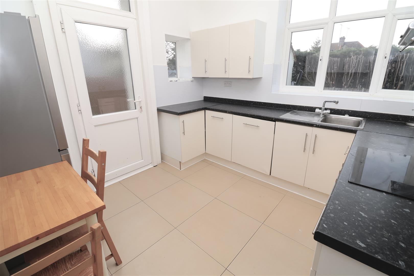 Flat Armitage Road in Greater London