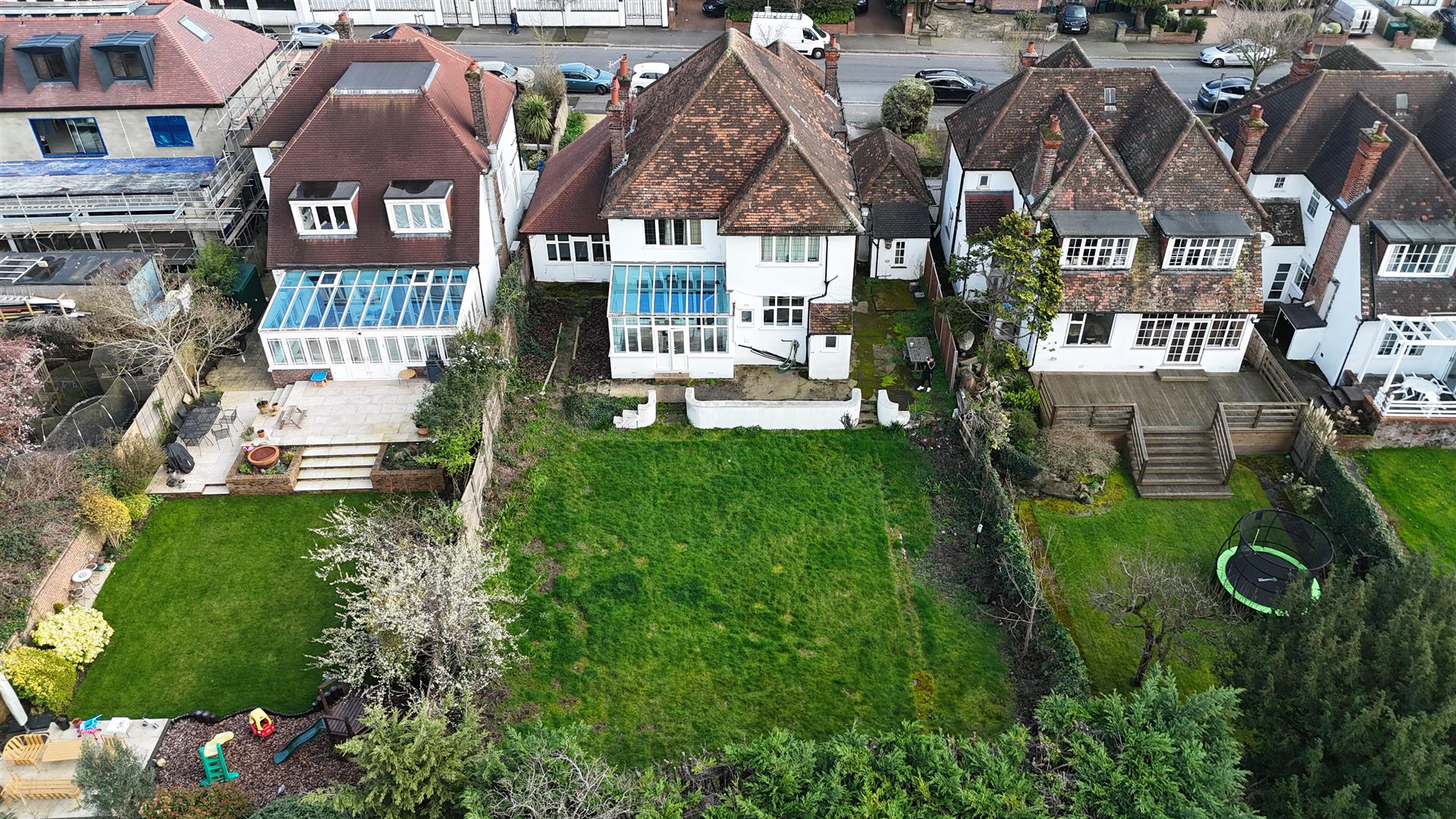 Flat Armitage Road in Greater London