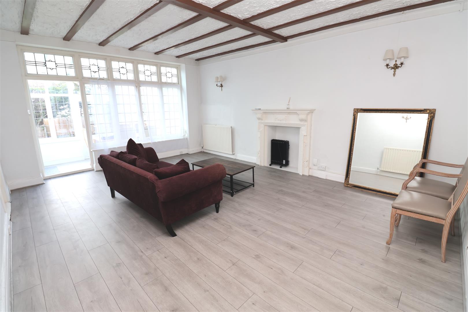 Flat Armitage Road in Greater London
