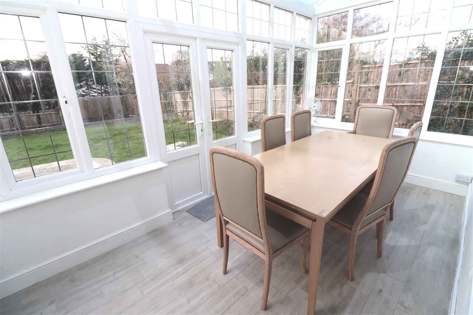 Flat Armitage Road in Greater London