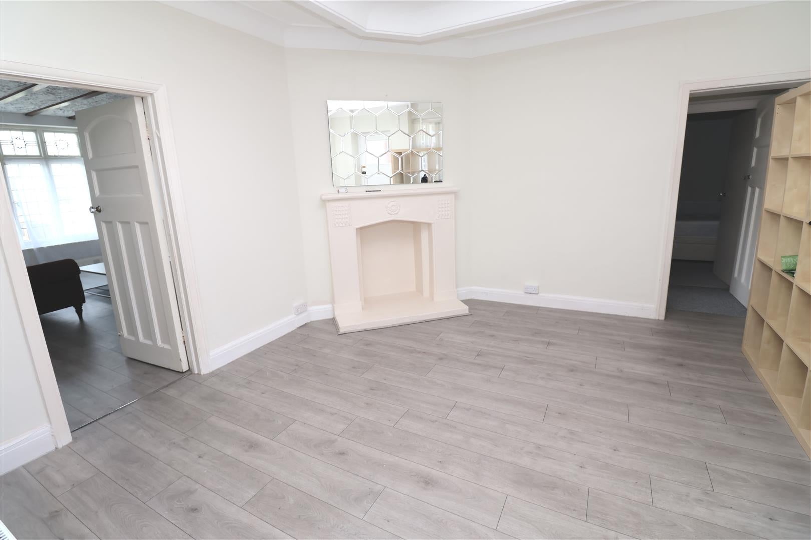 Flat Armitage Road in Greater London