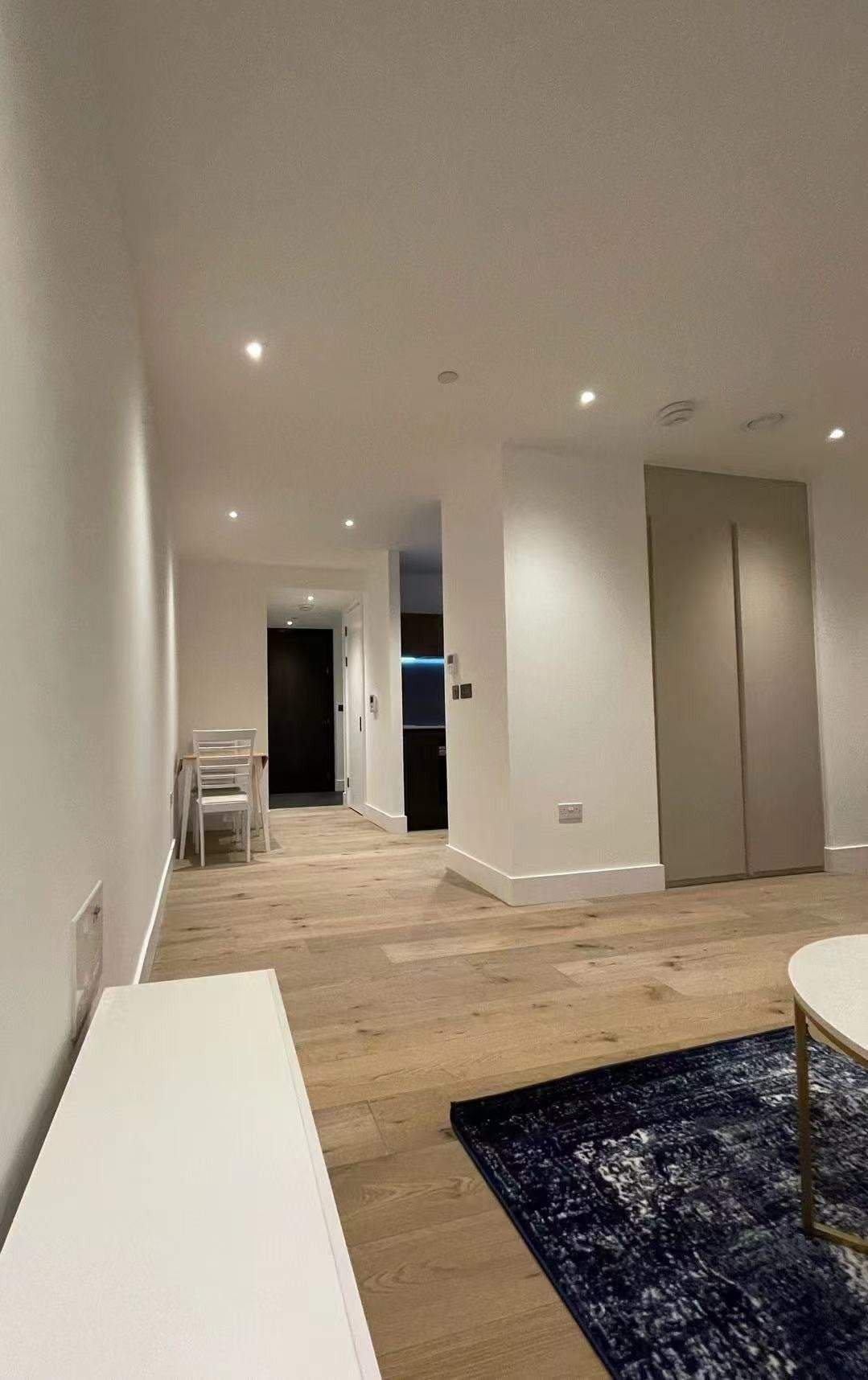 Flat Trenchold Street in Greater London