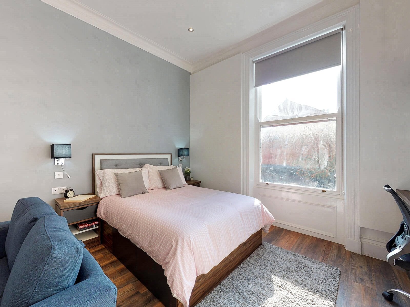 Room Clarendon Road in Leeds