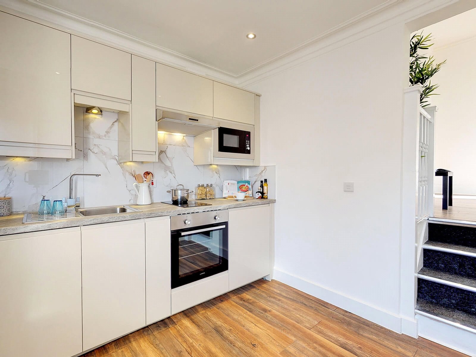 Room Clarendon Road in Leeds