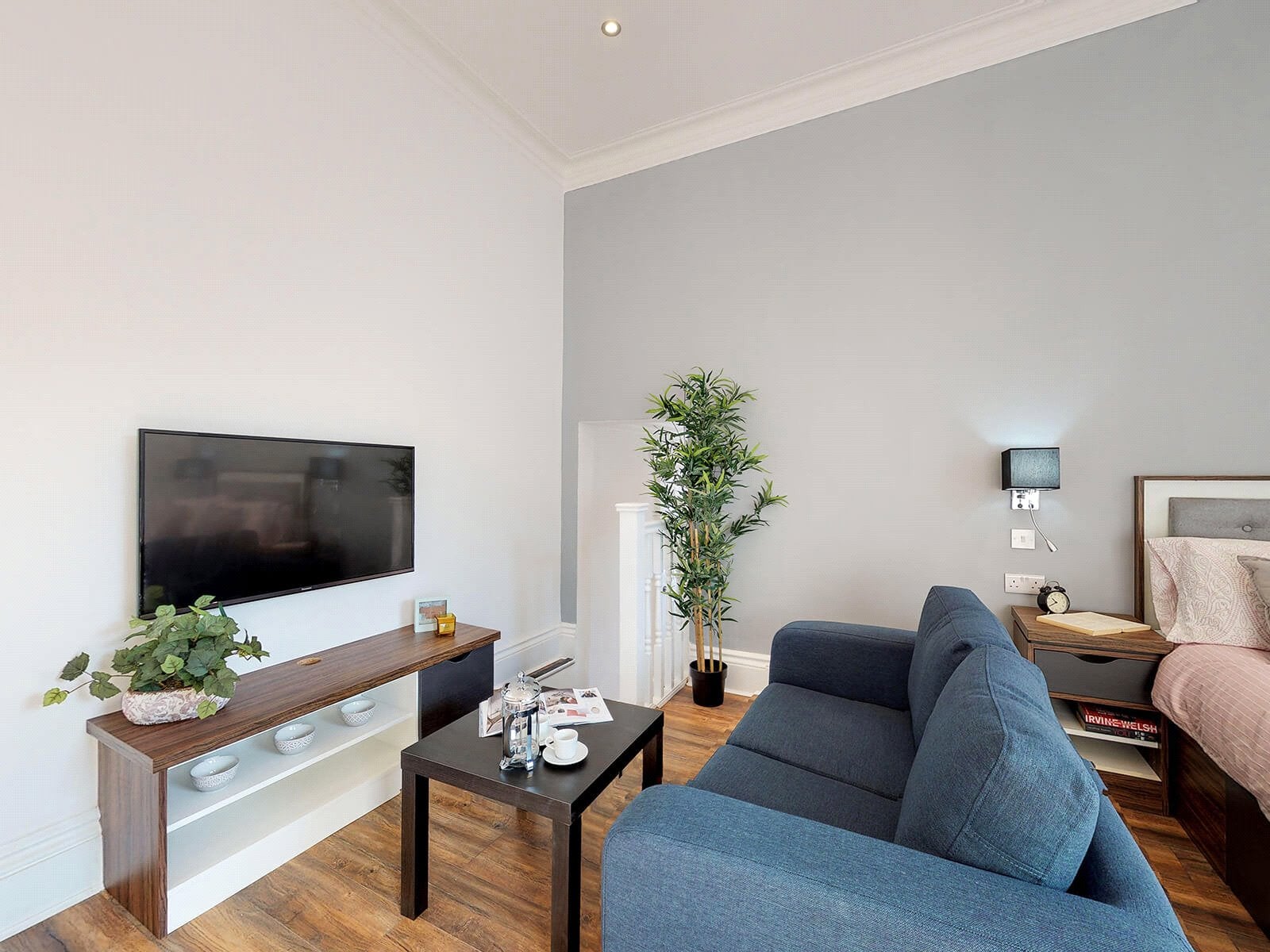 Room Clarendon Road in Leeds