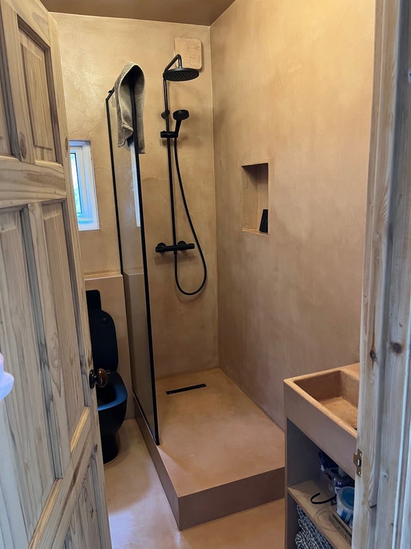 Room Seymour Road in Greater London
