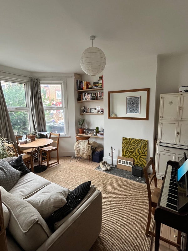 Room Seymour Road in Greater London
