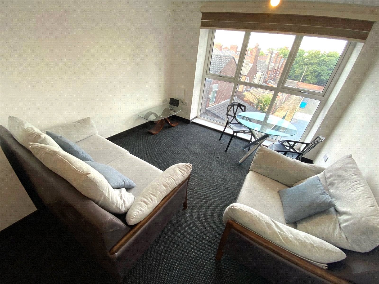 Flat Wilmslow Road in Manchester