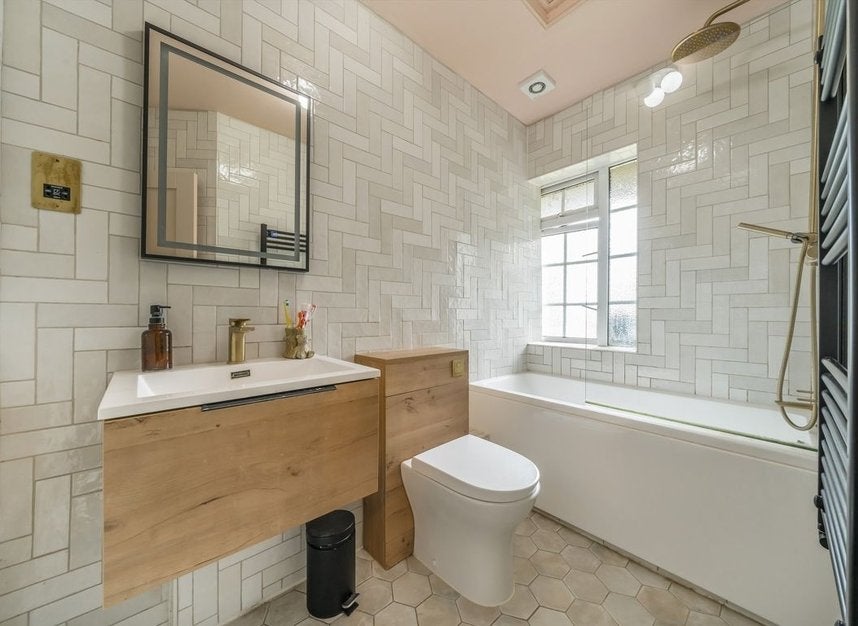 Flat Fortis Green Road in Greater London