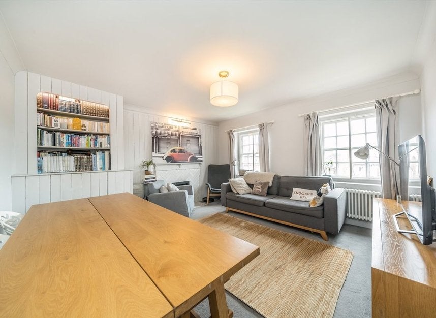 Flat Fortis Green Road in Greater London