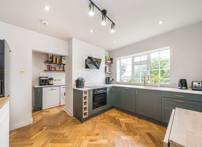 Flat Fortis Green Road in Greater London