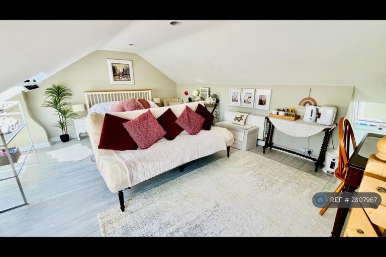 Room Cedars Road in Greater London