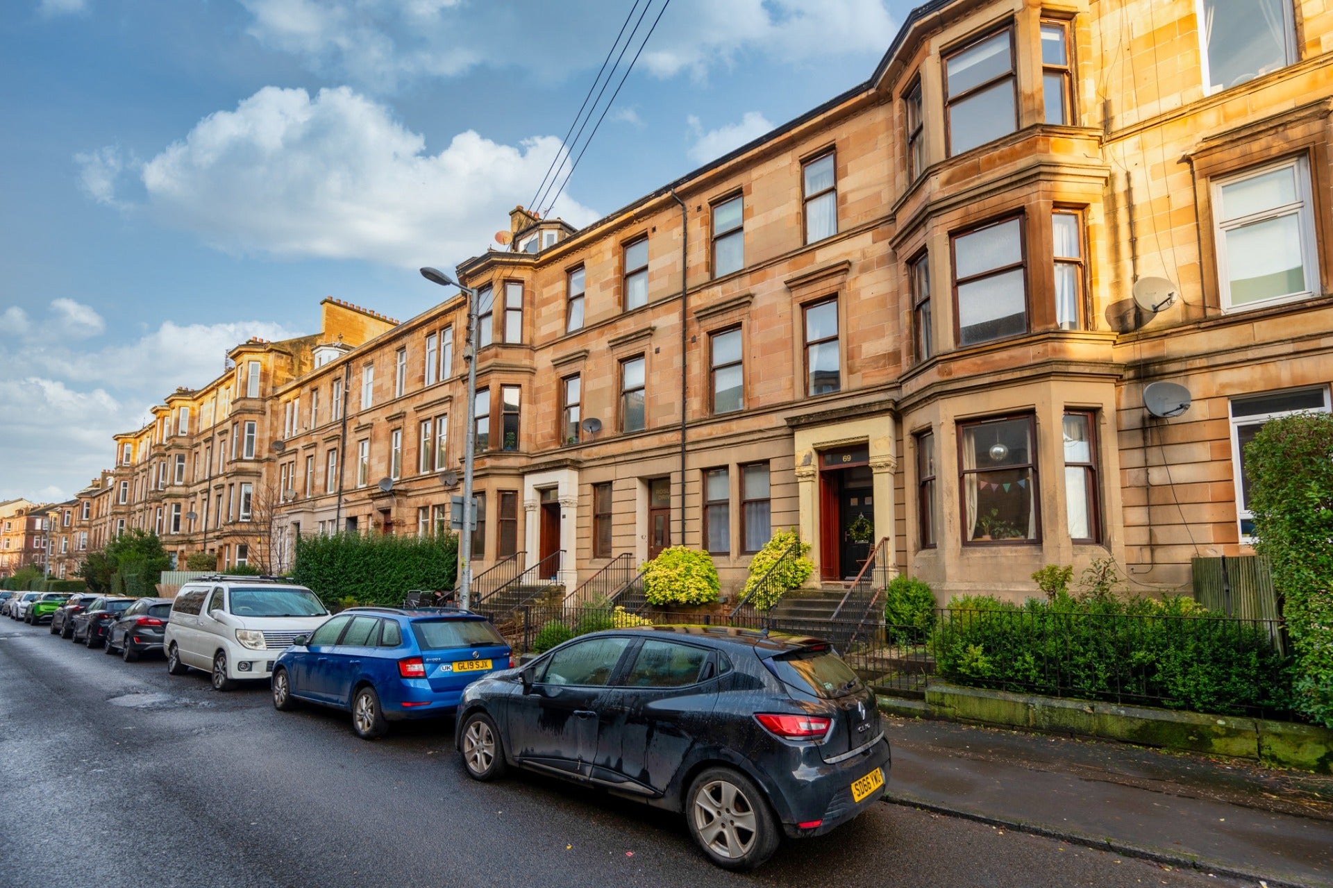 Flat Roslea Drive in Glasgow