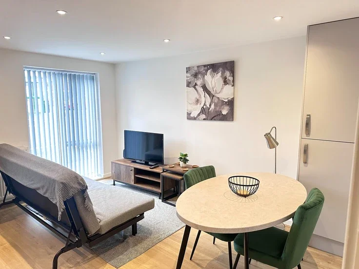 Flat Victoria Avenue in Staveley