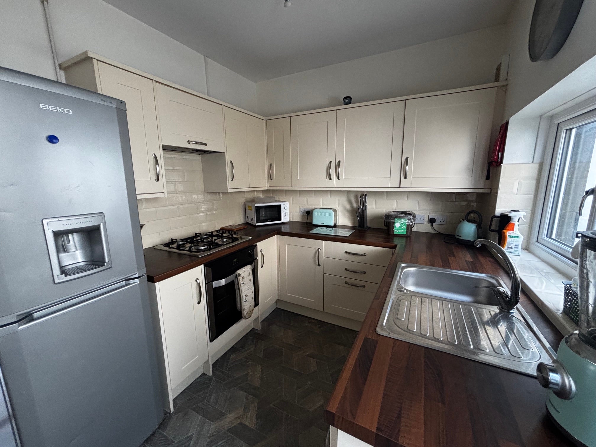 Room Upper Mill in Llanelli