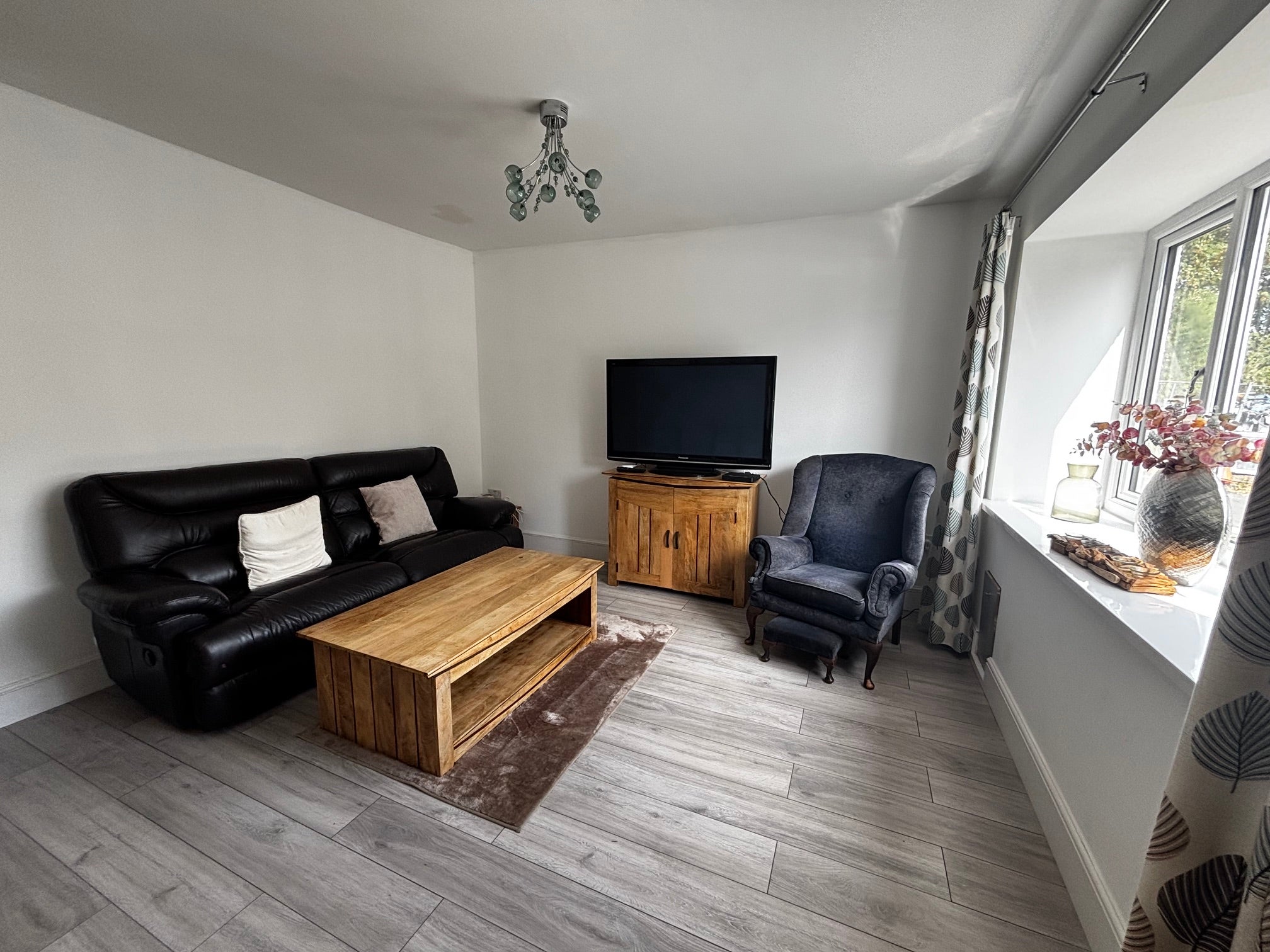 Room Upper Mill in Llanelli