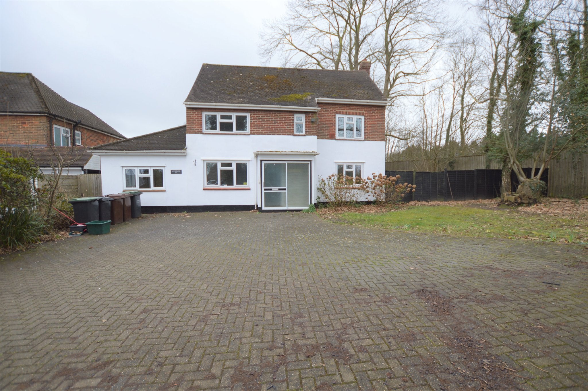 House Robin Hood Lane in Chatham