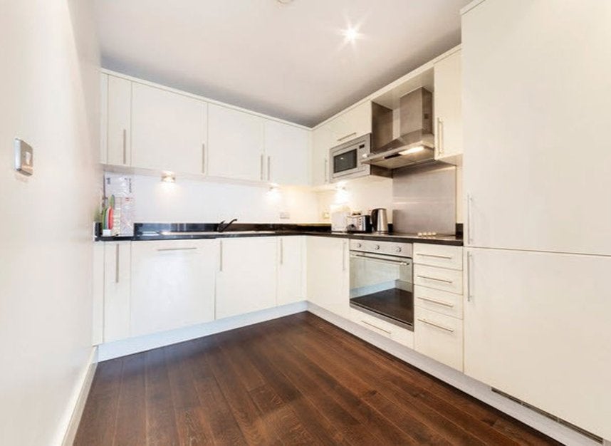 Flat Drayton Park in Greater London